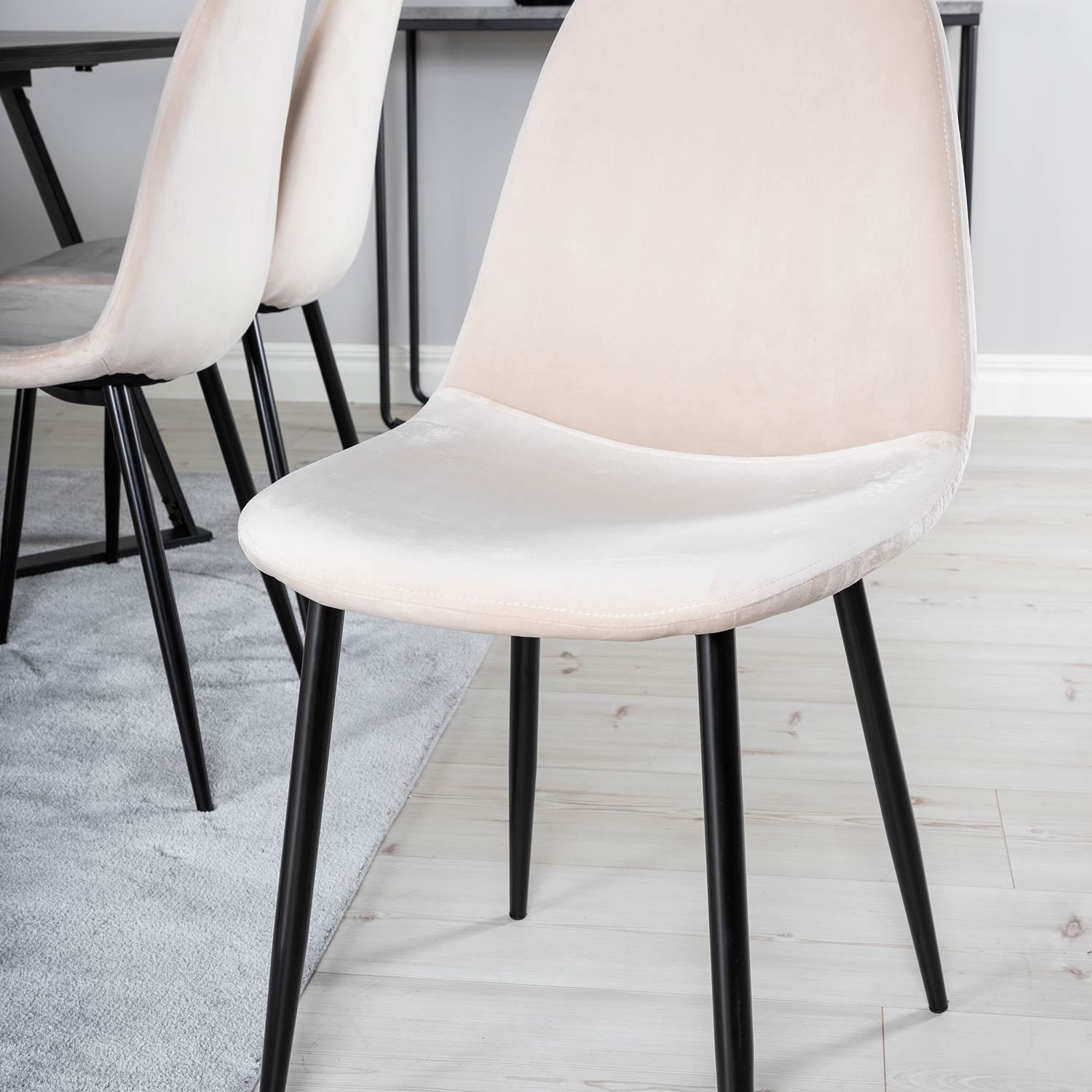 Matgrupp Venture Home Madde med 6 Pobbie Stolar Sammet