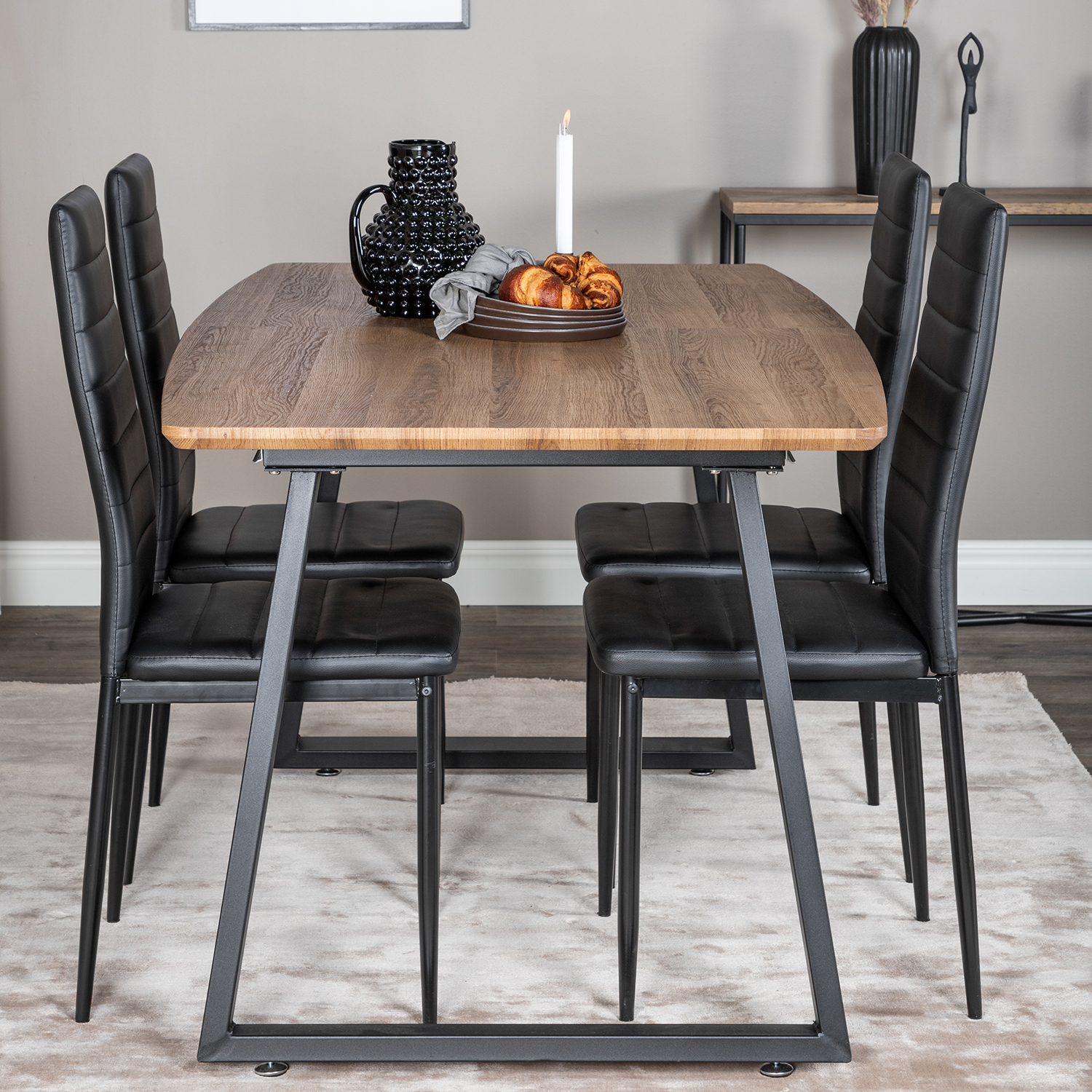 Matgrupp Venture Home Ina med 4 Sly Stolar Konstläder