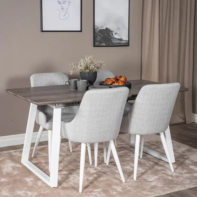 Matgrupp Venture Home Ina med 4 Plake Stolar