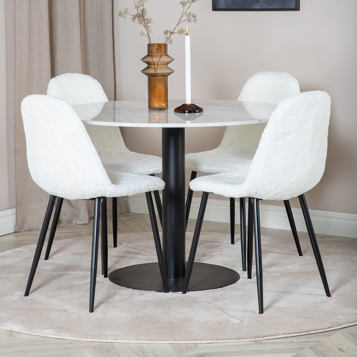 Matgrupp Venture Home Estelle med 4 Pooya Stolar PolyEstelletyg