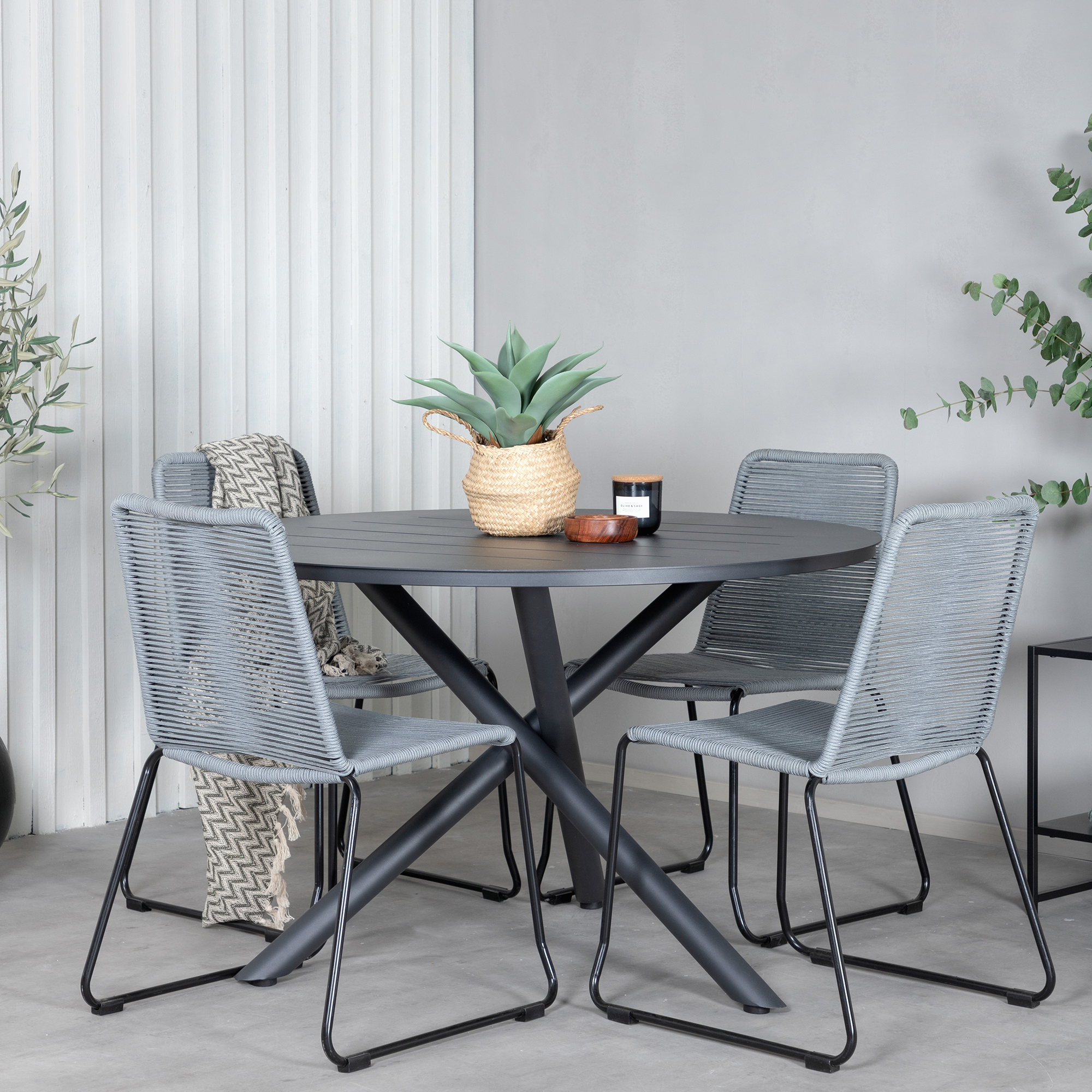 Matgrupp Venture Home Ande med 4 Minos Matstolar