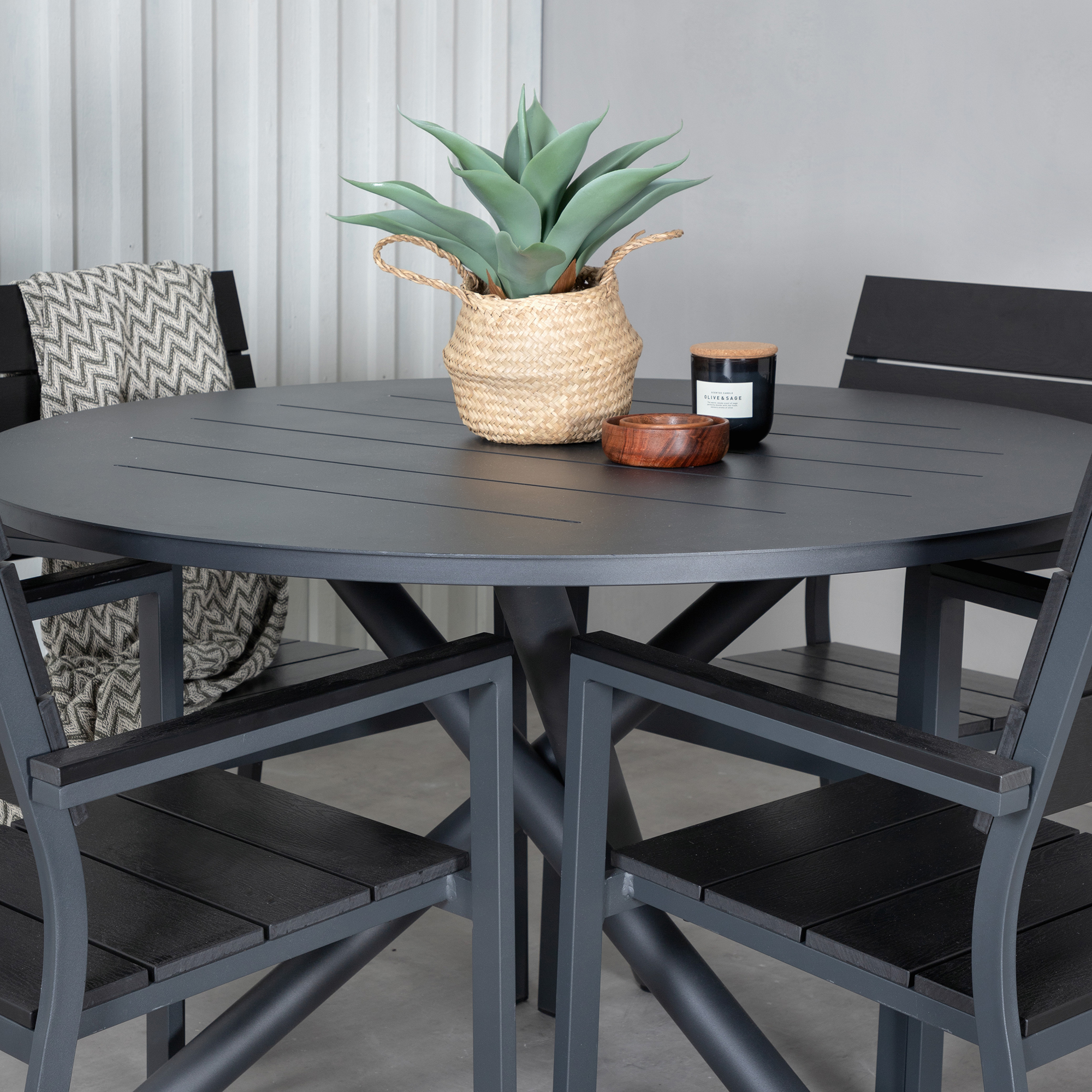 Matgrupp Venture Home Ande med 4 Livia Matstolar