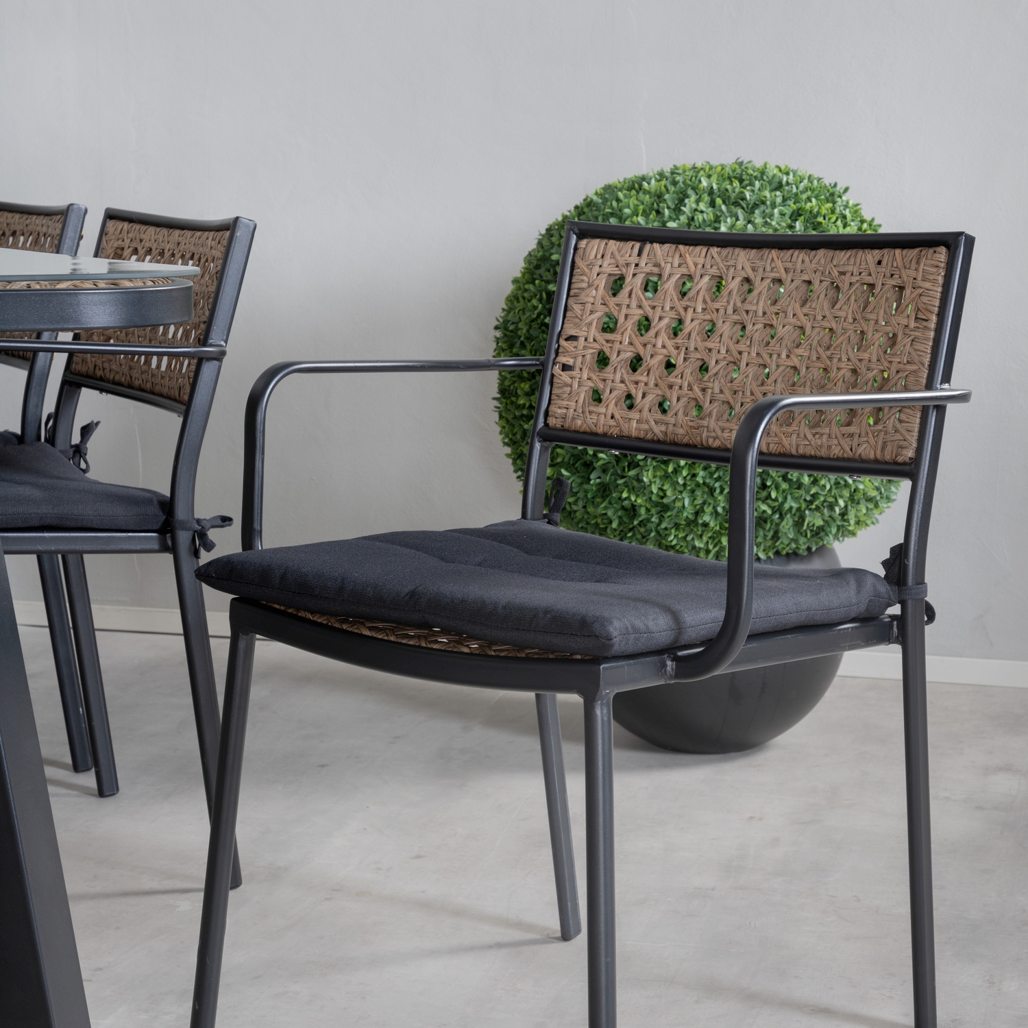 Matgrupp Venture Home Olle med 6 Olle Matstolar