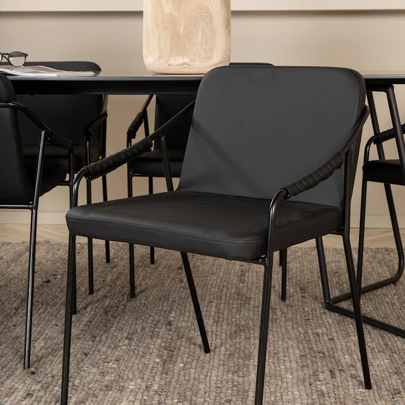 Matgrupp Venture Home Annika matbord och Tjärö matstol Svart