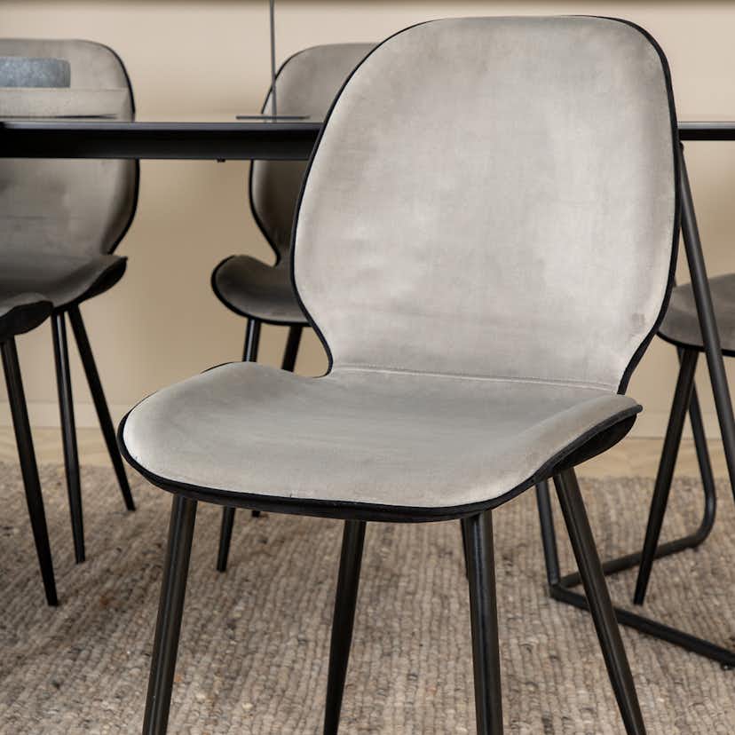 Matgrupp Venture Home Annika matbord och Elisa matstol