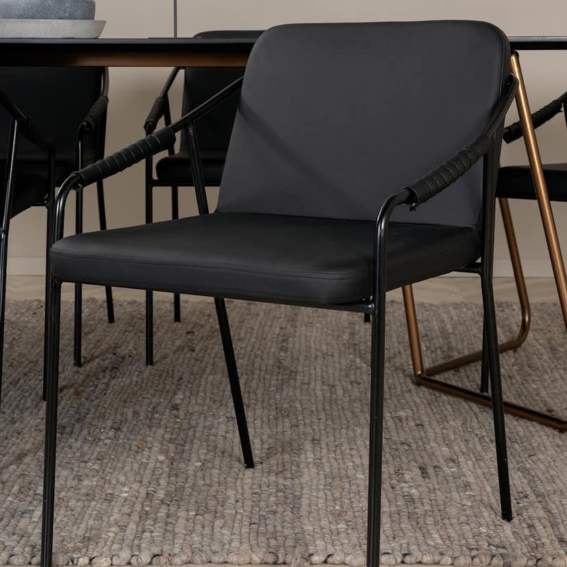 Matgrupp Venture Home Annika matbord och Tjärö matstol