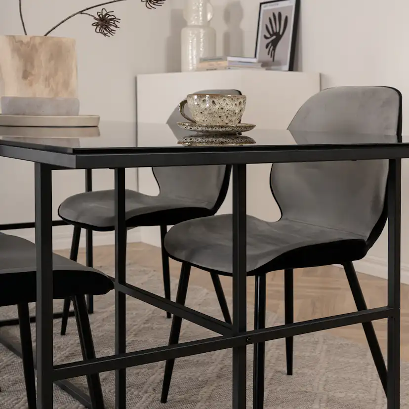 Matgrupp Venture Home Lund matbord och Elisa matstol