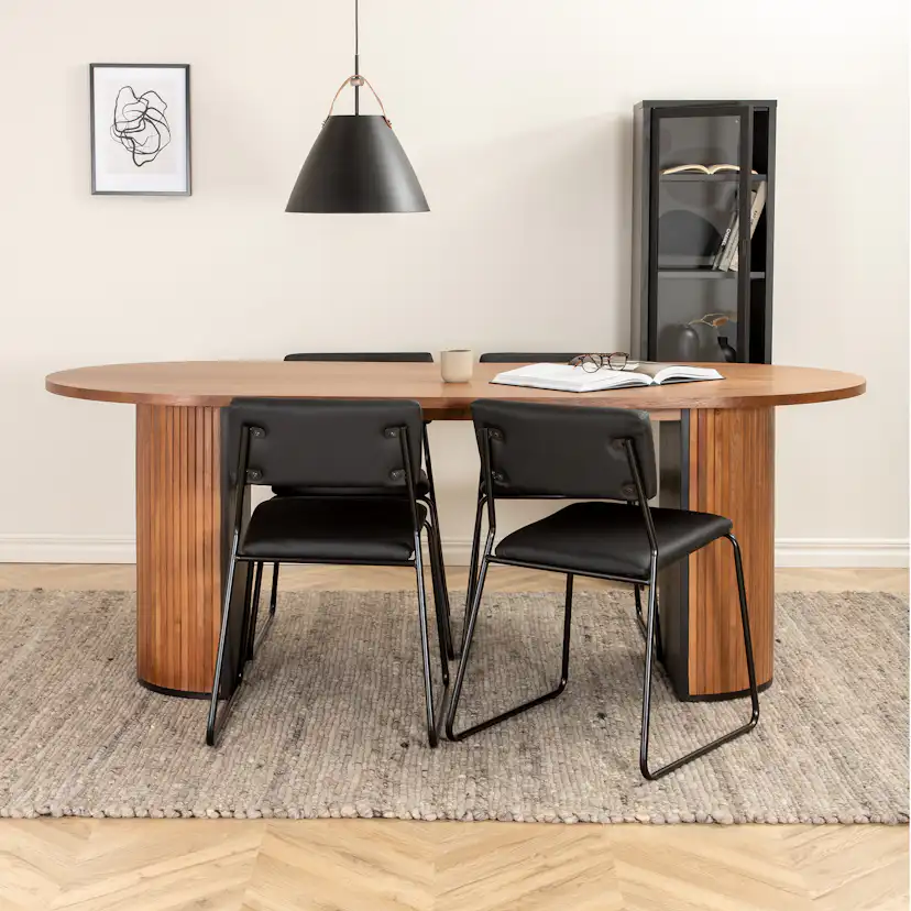 Matgrupp Venture Home Bianca Valnöt med 4 Kungshamn Stolar Konstläder