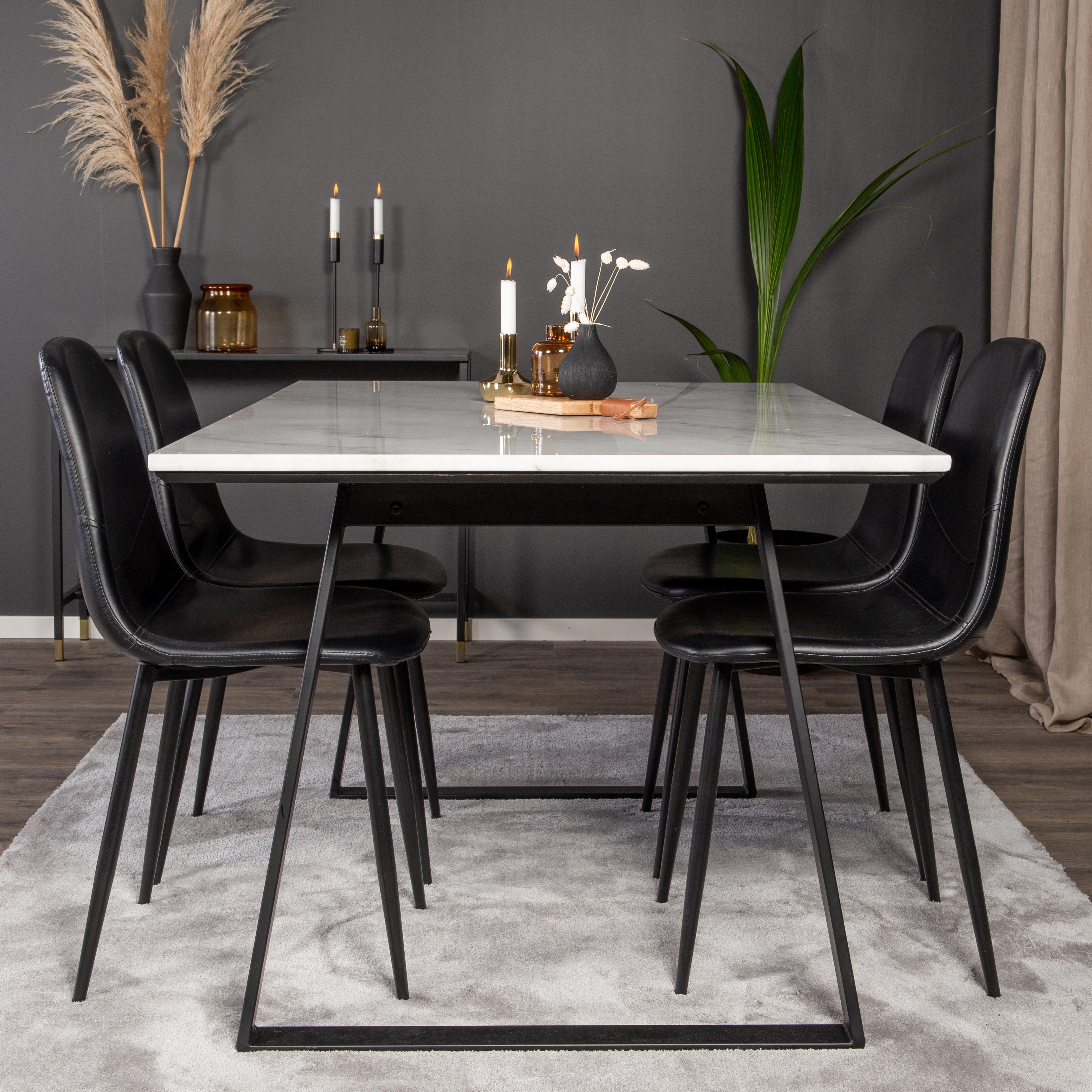 Matgrupp Venture Home Estelle 140 med 4 Pobbie Stolar Läder