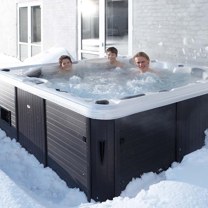 Utespa DenForm First Class 62 78 Jets Spabad för 6 Personer