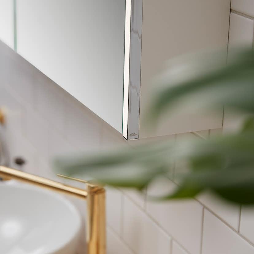 Spegelskåp Miller Badrum Linear LED