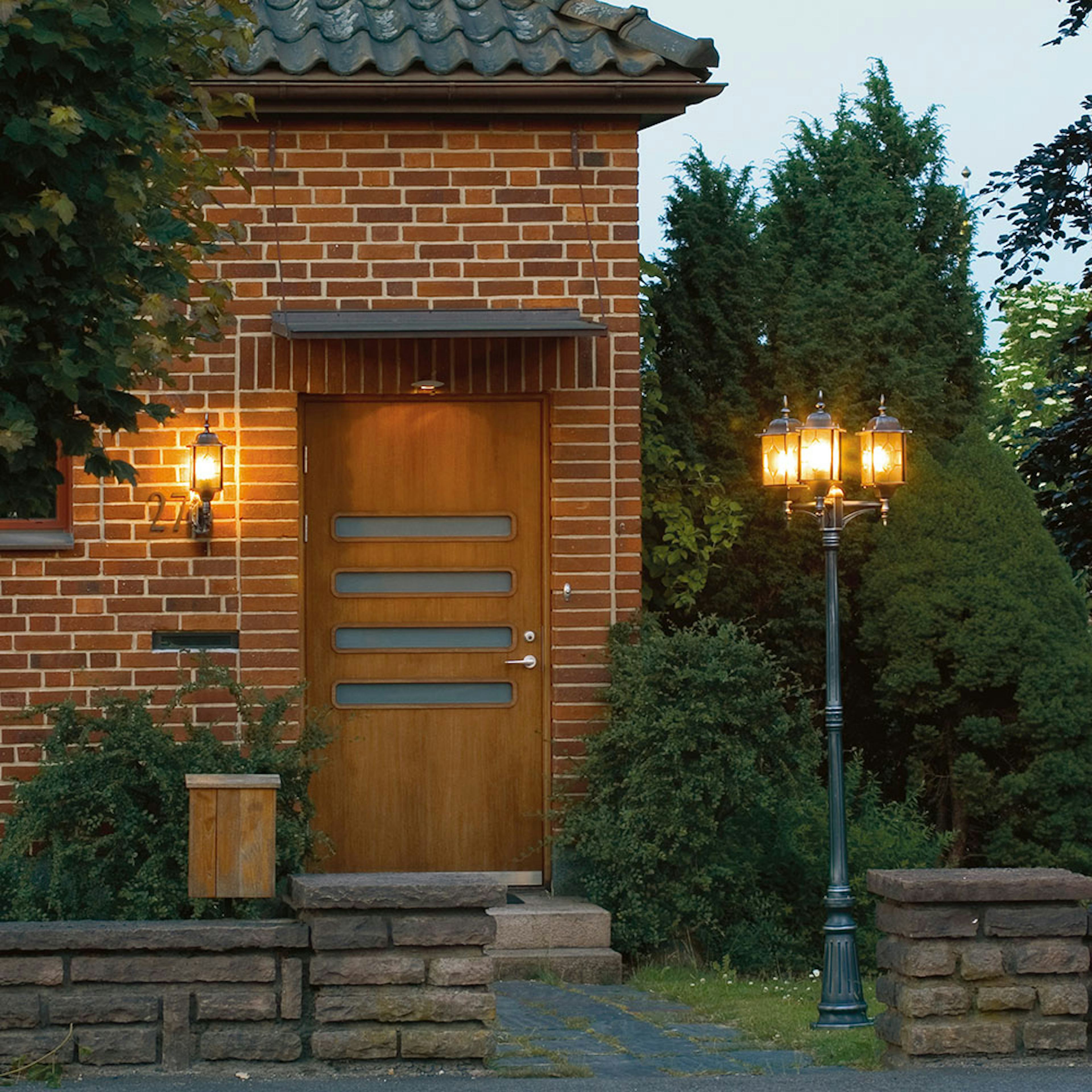 Stolplykta Gnosjö Konstsmide Milano 3-arm E27 Svart/Silver med Stolpe