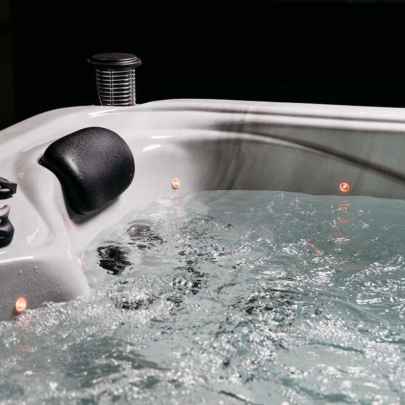 Utespa DenForm Spacious 75 Jets Spabad för 5 Personer