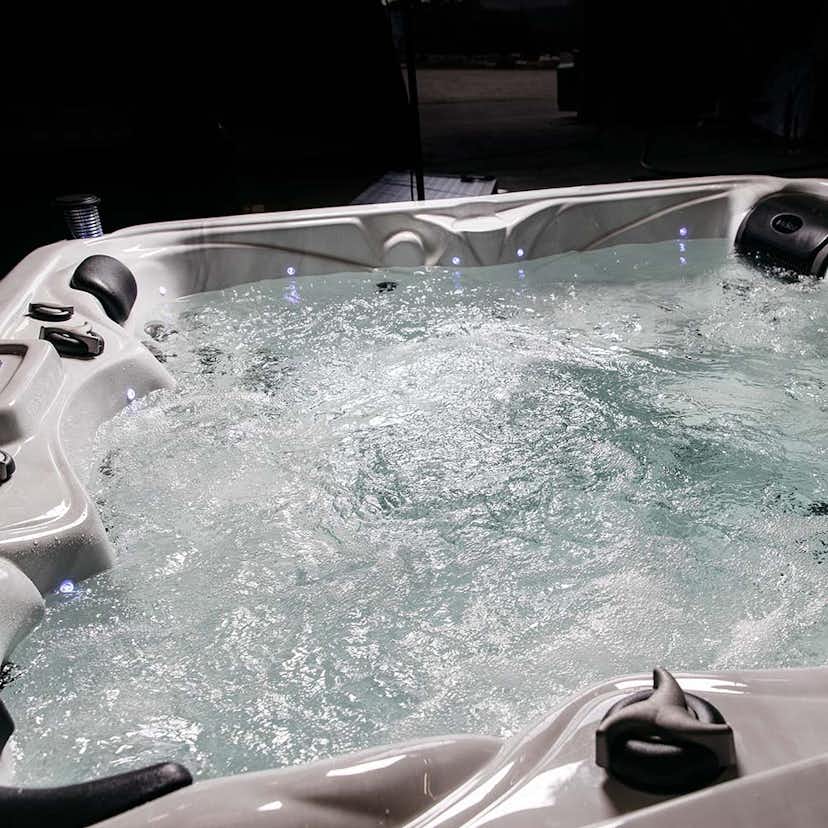 Utespa DenForm Spacious 75 Jets Spabad för 5 Personer